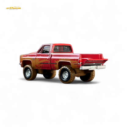 Auto World 1983 Chevrolet Silverado K10 4x4 Muddy LIFTED Squarebody 1:64
